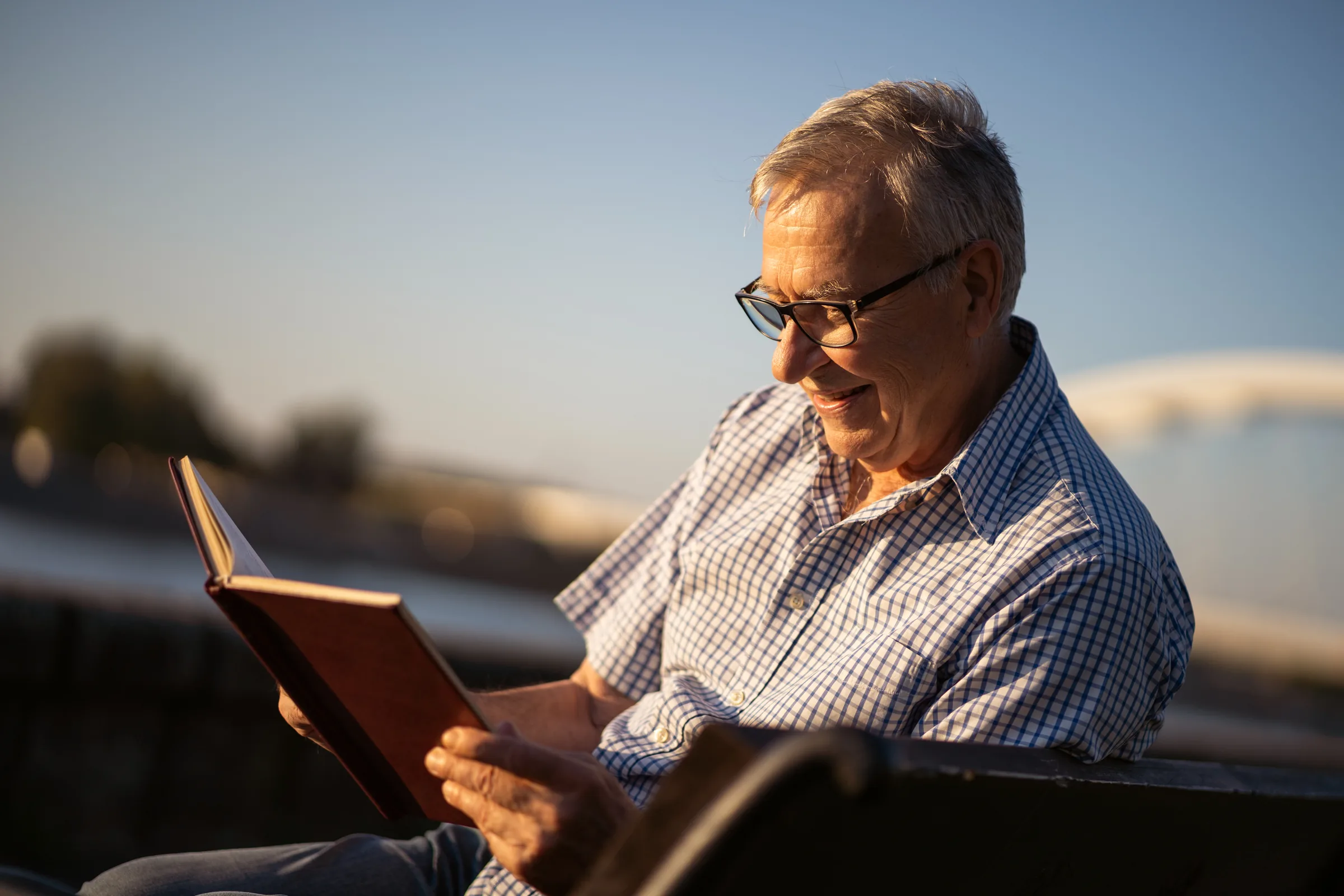 A senior at home, quiet observation in daily rhythm